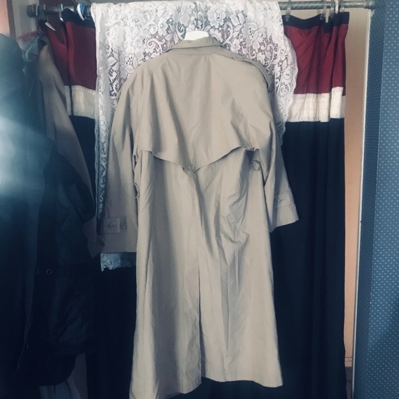 Raincoat - Picture 4 of 5